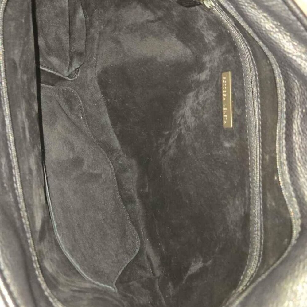 Preowned Veneta Solid Black Leather Shoulder Bag - image 3